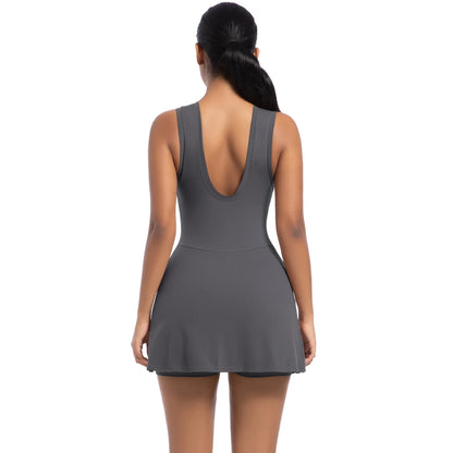 Silbergraues ärmelloses Sommerkleid, Rückansicht mit Racerback