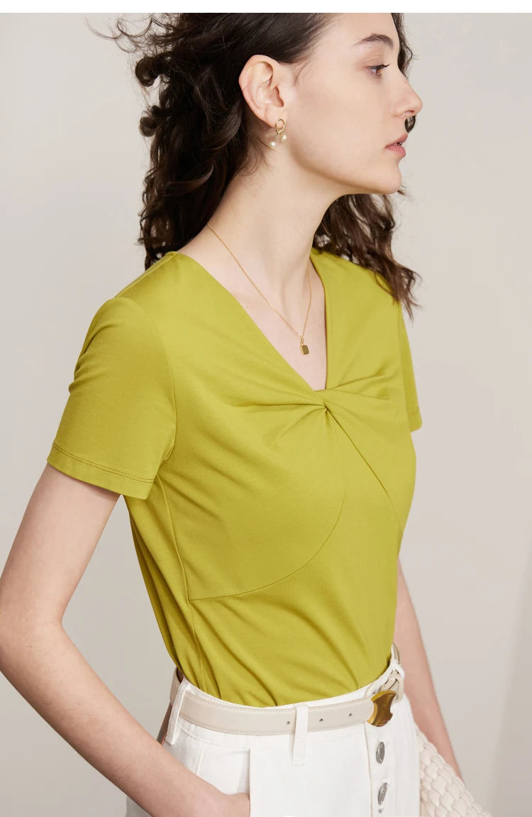 Damen T-Shirt im Minimalismus-Stil mit V-Ausschnitt und dünnem Design