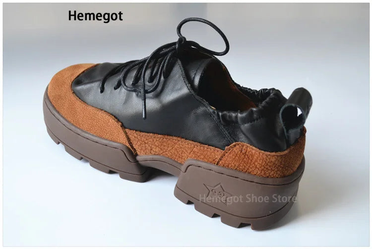 Herren-Schnürschuh zweifarbig: schwarz oben, braune Ferse und Seiten, Profilsohle