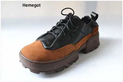 Herren-Schnürschuh zweifarbig: schwarze Spitze, braune Stoff-/Lederpartie, robuste Sohle
