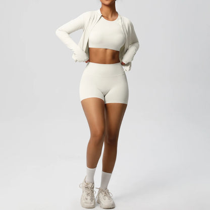 Damen-Yoga-Set in Hellbeige: Crop-Top, Radlerhose und offener Langarm-Cardigan