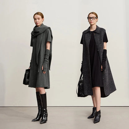 Dunkelgraues Damen-Strickkleid mit kurzem Ärmel und drapiertem Schalkragen