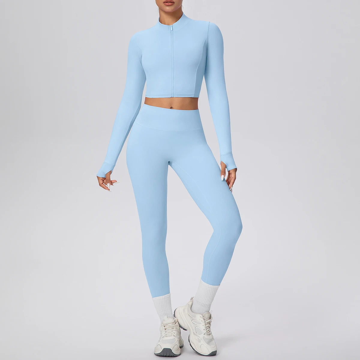 Hellblaues Damen-Yogaset mit Reißverschluss-Sportshirt und Leggings, Ganzansicht