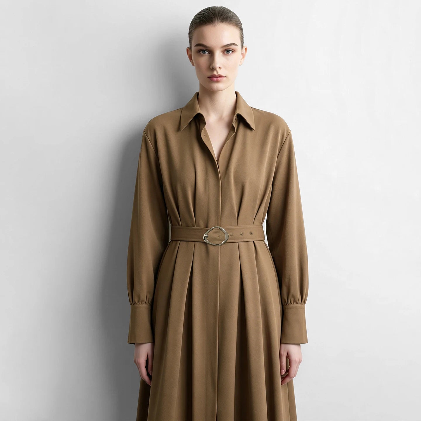 Elegantes Damenkleid Mit Reverskragen Und Gürtel Für Berufsfrauen