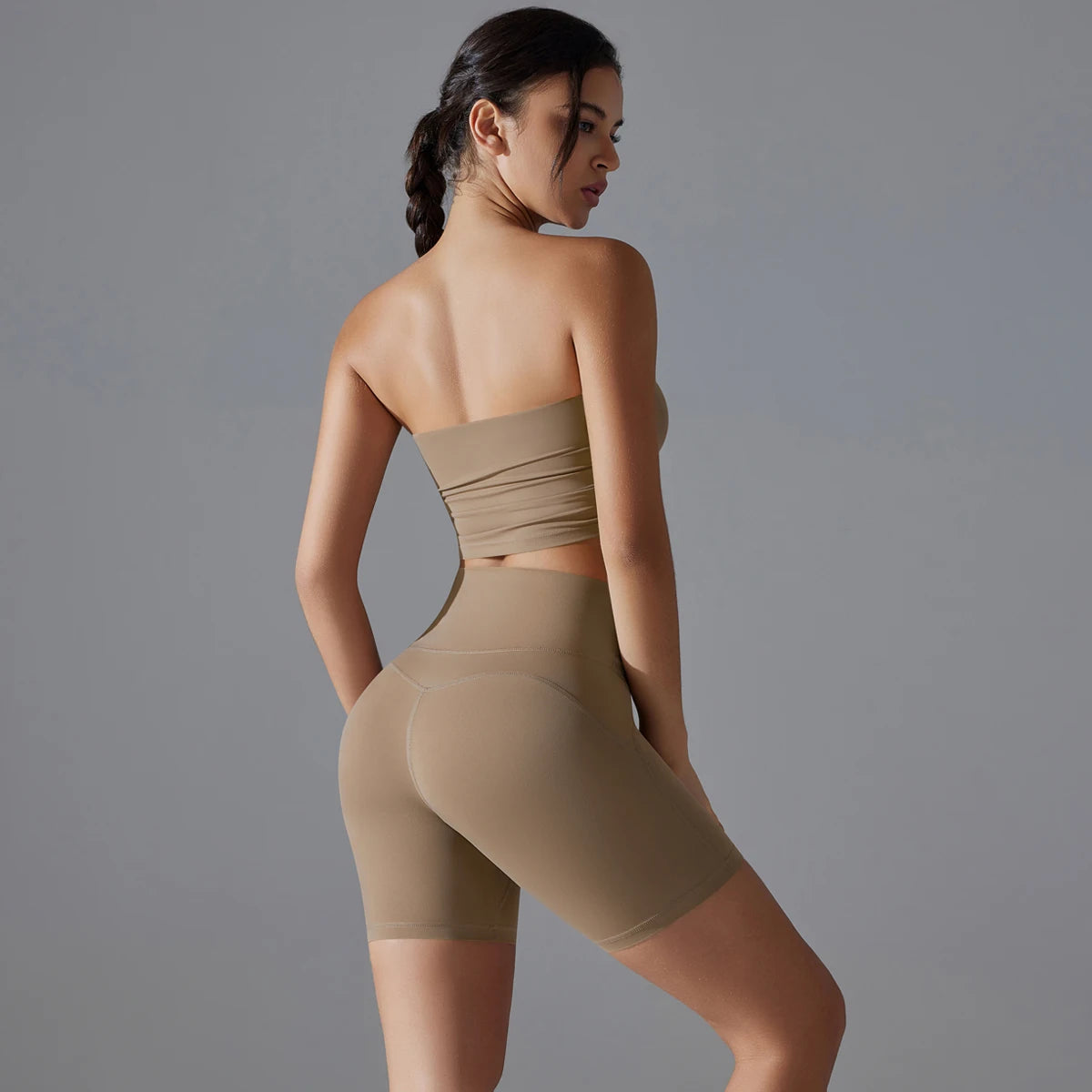 Sport-Shorts mit Push-up-Effekt, beige, hoher Bund, Rückansicht