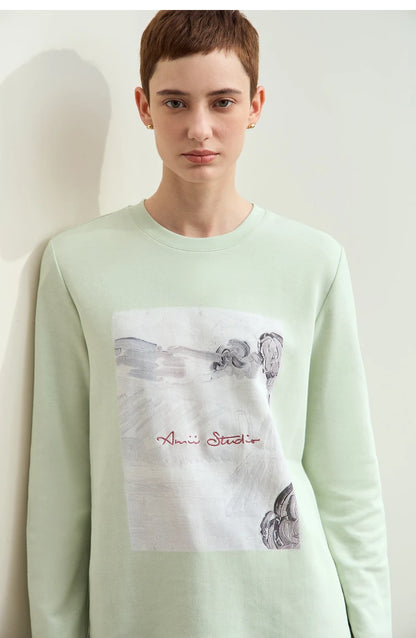 Damen T-Shirt im Minimalismus-Stil mit Kunstdruck und Stickerei für den Herbst