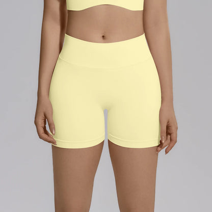 Nahtlose Yogashorts für Damen in Hellgelb, kurzer Schnitt, elastischer Bund