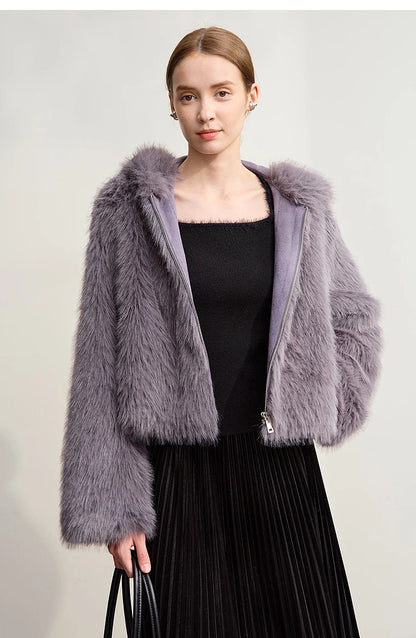 Schwarzer Damen-Pullover mit quadratischem Ausschnitt unter Flusenjacke