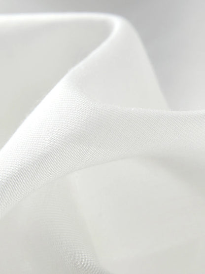 Minimalistisches weißes Sommerhemd im eleganten Stil – Kurzarm-Top für den stilvollen Auftritt