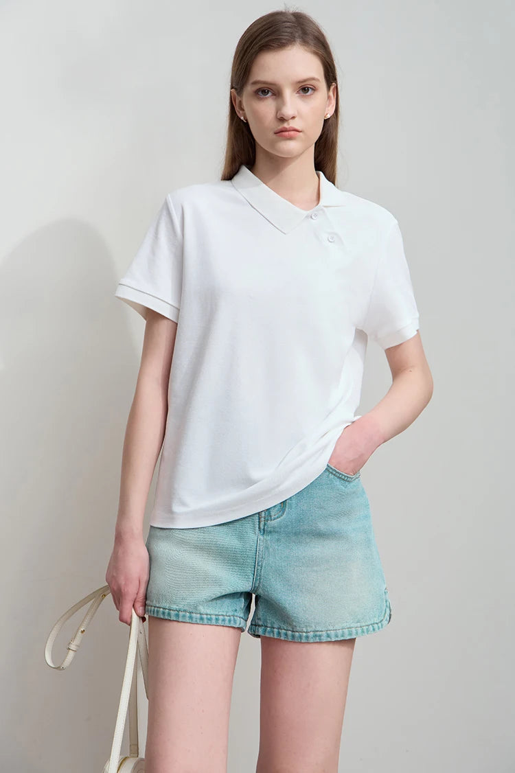 Damen T-Shirt im Minimalismus-Stil mit asymmetrischem Schnitt für den Sommer