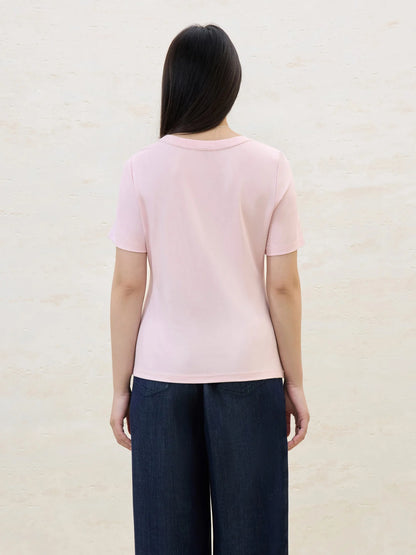 Damen-Bluse in Übergröße mit doppeltem Lagenlook und Puppenkragen, Hohldesign und Stickerei – modisches Sommerhemd für den Arbeitsalltag.