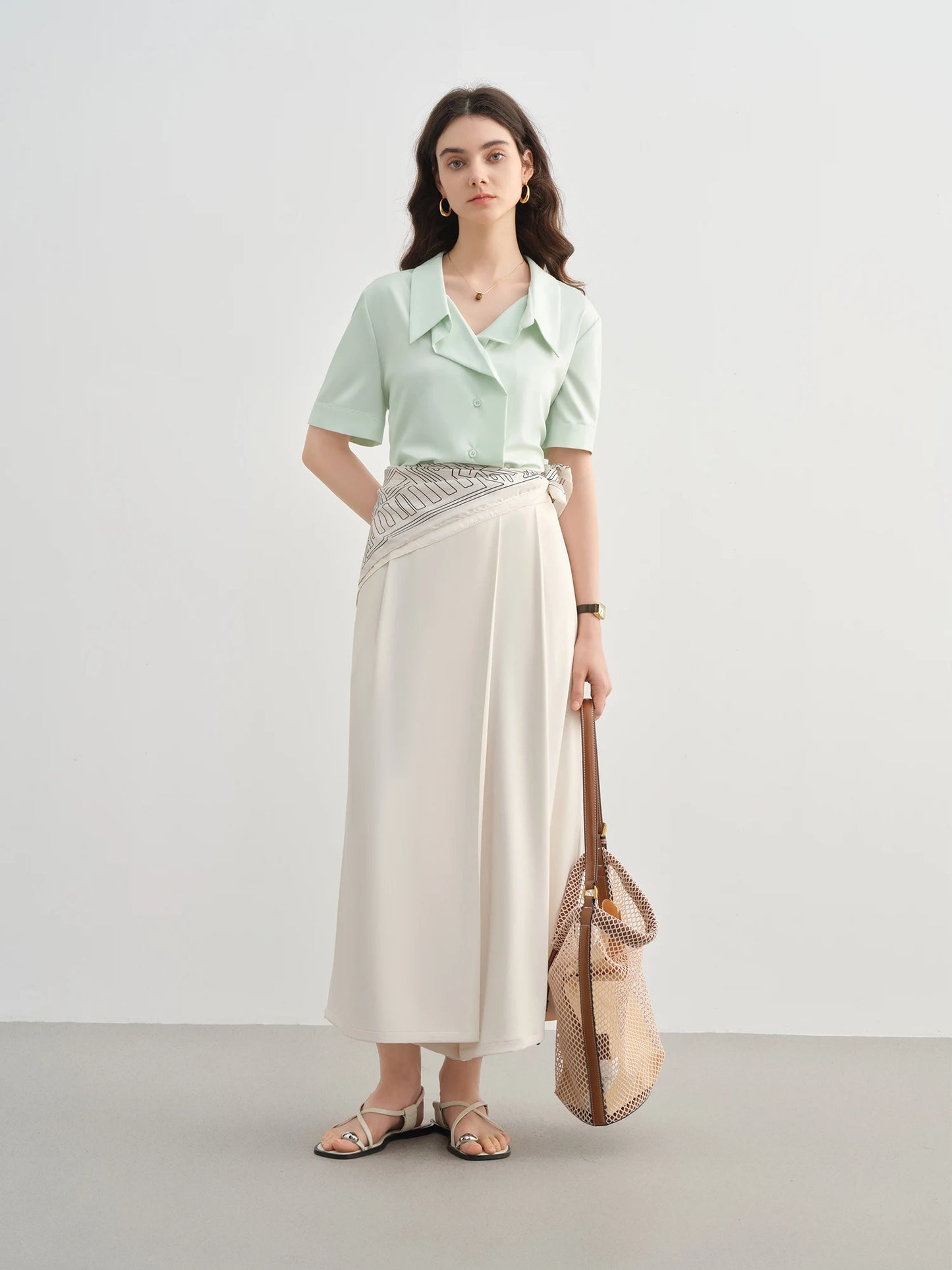 Kurzärmeliges Patchwork-T-Shirt mit Kontrastfarben und Karomuster – modischer Allrounder für den Sommer.