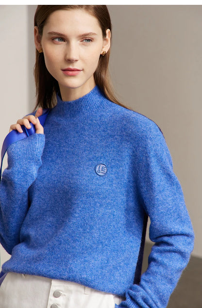 Damen-Pullover mit halbem Rollkragen, Stickemblem vorn, blau, lange Ärmel