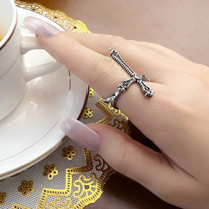 Damen-Ring Kreuz mit schwarzen Steinen viktorianisch aus Sterlingsilber