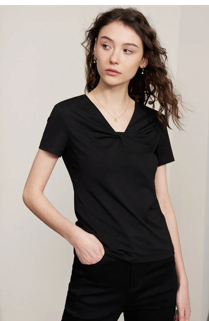 Damen T-Shirt im Minimalismus-Stil mit V-Ausschnitt und dünnem Design