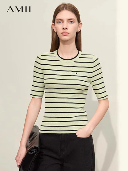 Damen gestreiftes Hemd mit Rundhals und schöner Stickerei für den Sommer