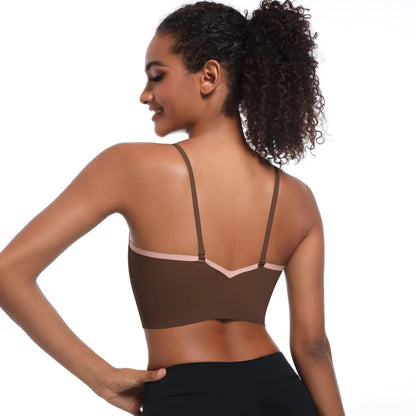 Yoga-BH mit Kreuzgurten, braunes Sporttop mit Racerback-Rückenteil und Kontrastkanten