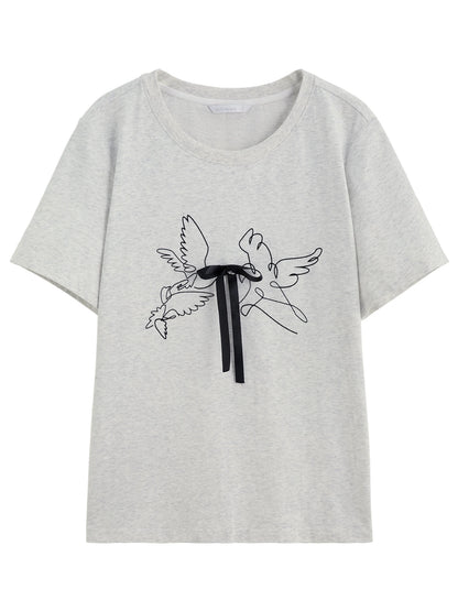 Plus Size Damen T-Shirt mit 3D-Schleife & Vogelmotiv – Sommerliches Kurzarmshirt mit abstraktem Print