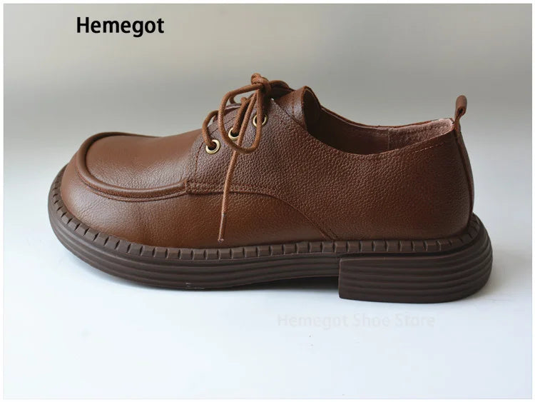 Braune Herren-Leder-Schnürschuhe mit Rundkappe, Rückansicht, sichtbare Profilsohle