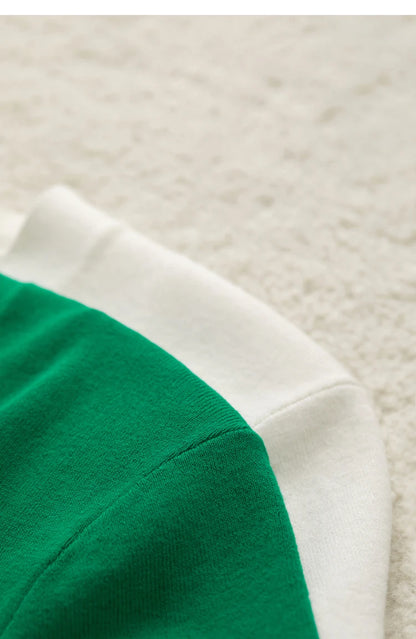 Damen T-Shirt im minimalistischen Stil mit V-Ausschnitt und kurzen Ärmeln