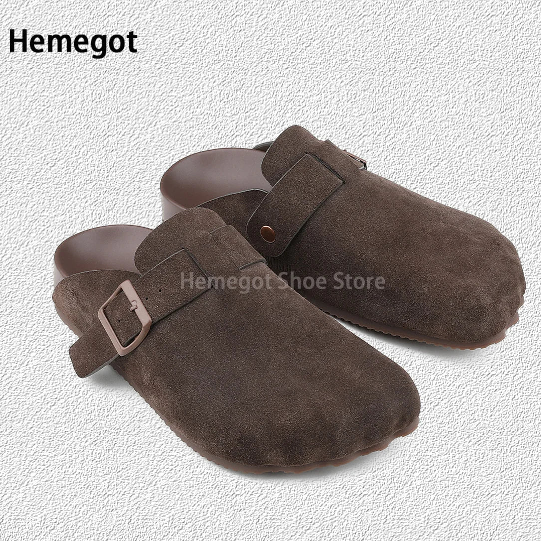 Brauner Veloursleder-Slipper mit Riemen und rechteckiger Schnalle