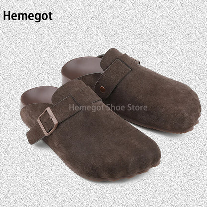 Brauner Veloursleder-Slipper mit Riemen und rechteckiger Schnalle