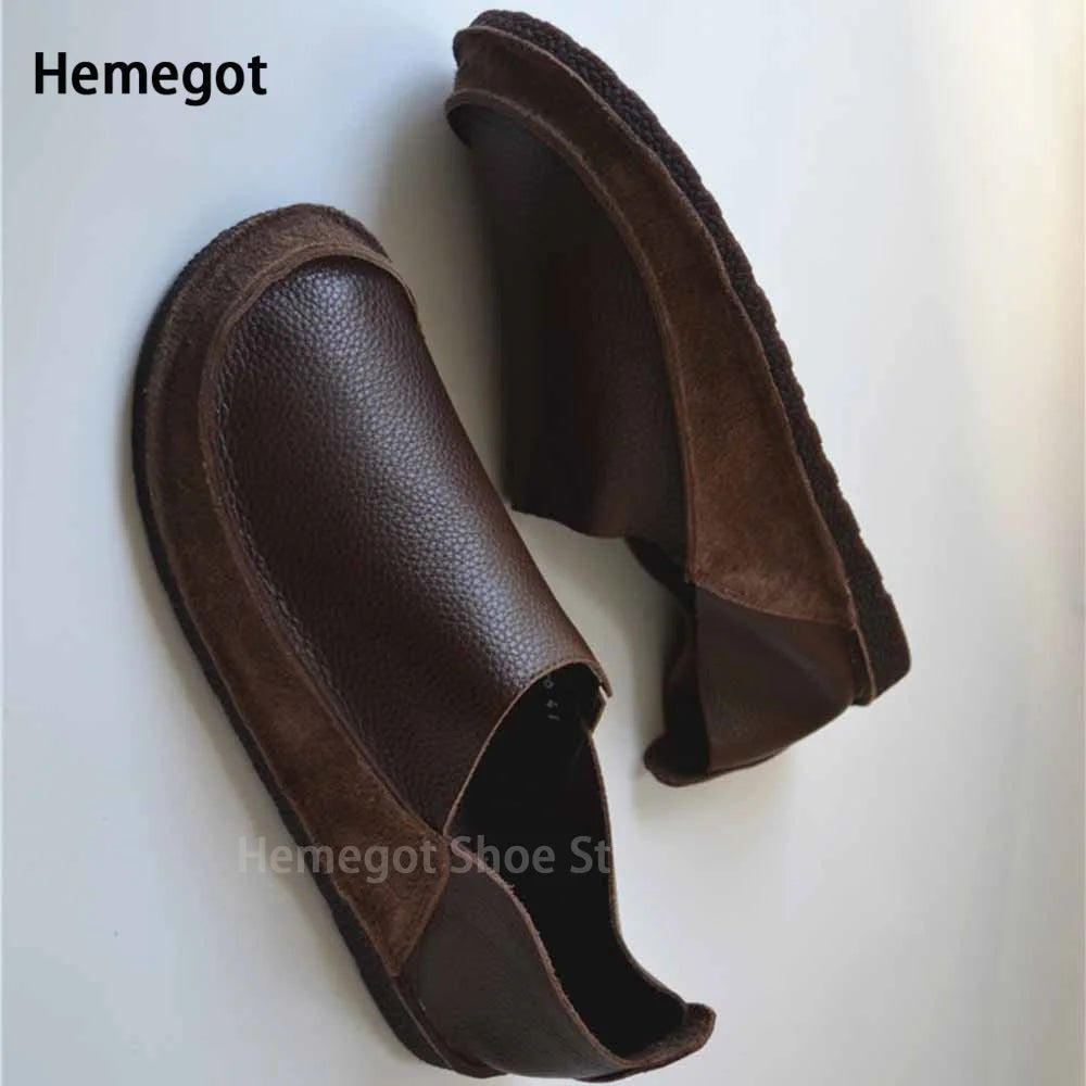 Braune Leder-Loafer für Herren, Seitenansicht mit offenem Schlupf-Schnitt und Profilsohle