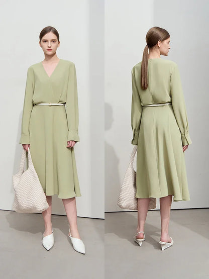 Elegantes Damenkleid Mit V-Ausschnitt Und Stretch Für Bürodamen