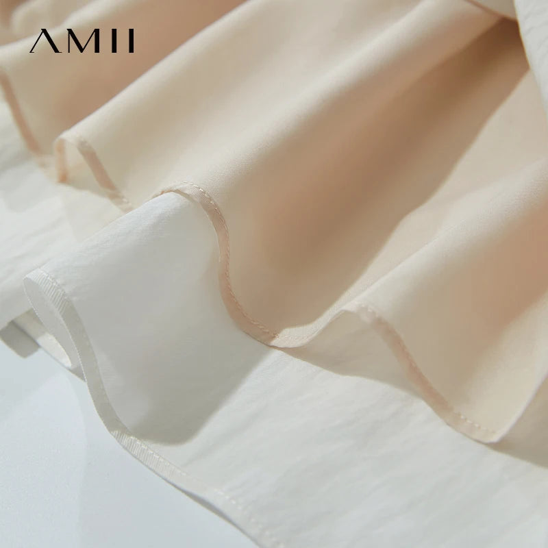 Elegantes Ärmelloses Damenkleid Mit Tailliertem Schnitt Und Spitze