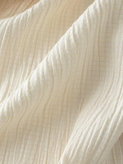 Figurbetontes Damen-T-Shirt in Übergröße mit kurzen Ärmeln – vielseitig und minimalistisch für den Sommer in drei Farben.