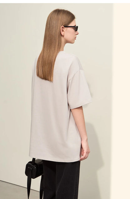 Damen T-Shirt im Minimalismus-Stil mit Kunstöl-Farbdruck für den Sommer
