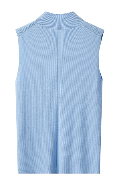 Ärmelloser Rollkragenpullover aus geripptem Strick, hellblau, Rückansicht