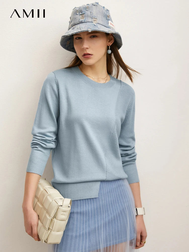 Hellblauer Damenpullover mit Rundhalsausschnitt und gerippten Bündchen