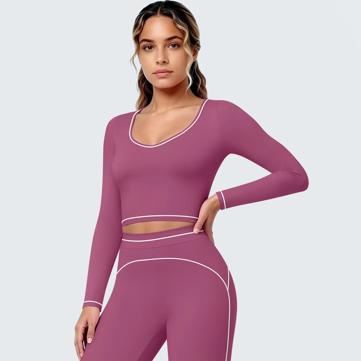 Lila-braunes Yoga-Langarmshirt mit V-Ausschnitt und kontrastierenden Paspeln