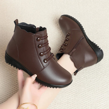 Braune Winter-Stiefeletten mit Schnürung und dunklem Innenfutter, Profilsohle