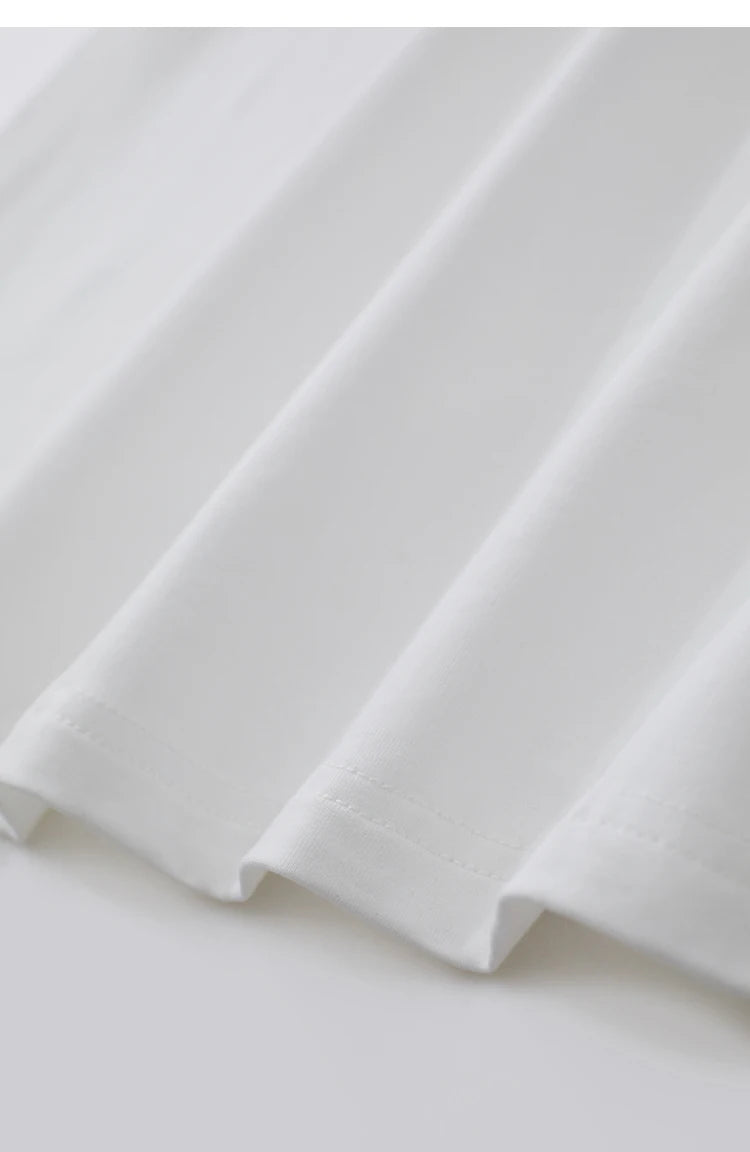 Damen Top im minimalistischen Stil mit Bären-Applikation und O-Ausschnitt