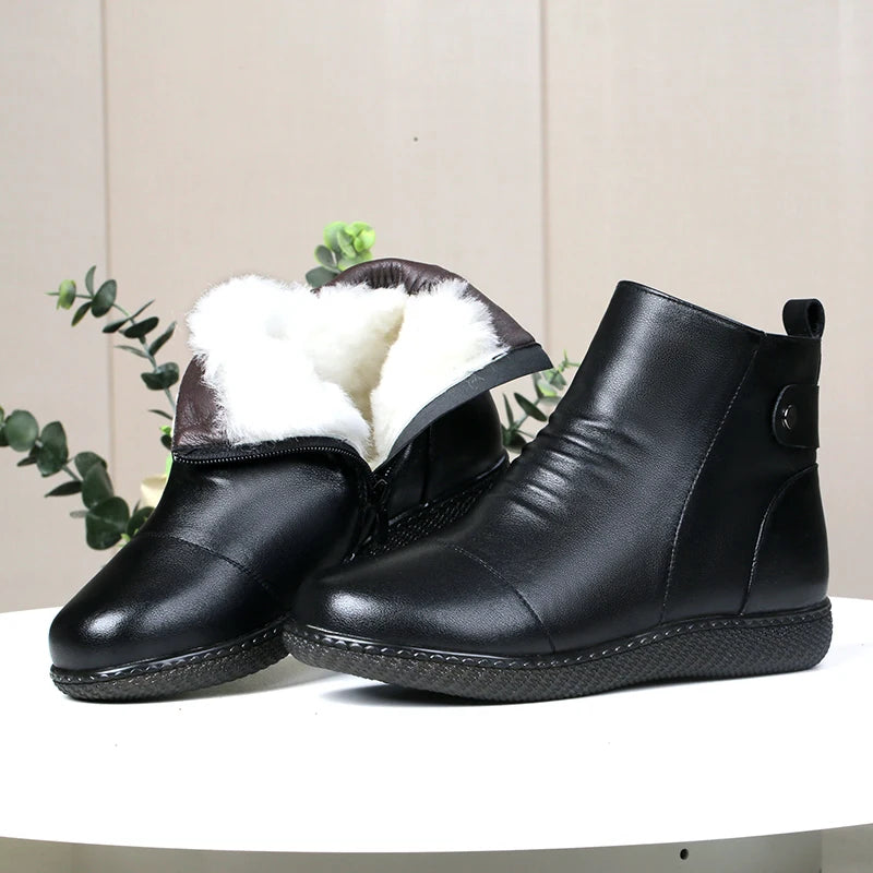 Damen-Winterstiefeletten, schwarze Lederoptik, weiße Fellfütterung, Pull-On, Profilsohle