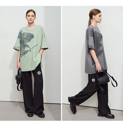 Damen T-Shirt mit lockerem O-Ausschnitt und Blumenmuster sowie Stickerei