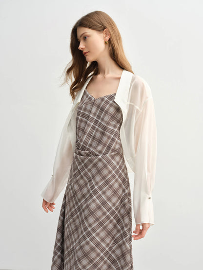 Minimalistisches weißes Sommerhemd im eleganten Stil – Kurzarm-Top für den stilvollen Auftritt
