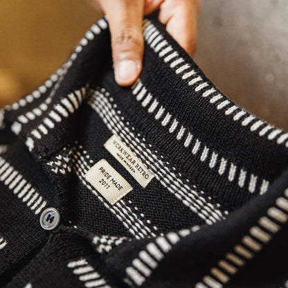 Herren Polo-Pullover aus gestricktem Material mit gestreiftem Design in Schwarz