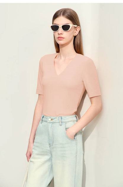 Damen T-Shirt im Minimalismus-Stil mit V-Ausschnitt und halben Ärmeln