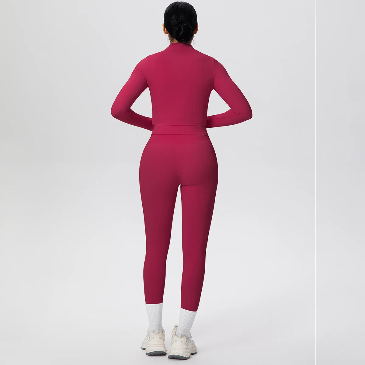 Damen-Yoga-Set bordeauxrot: Rückansicht, offene Jacke über figurbetonten Leggings