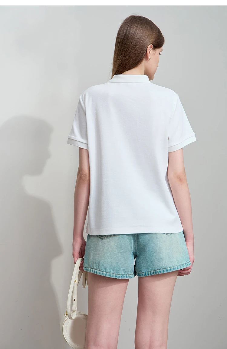 Damen T-Shirt im Minimalismus-Stil mit asymmetrischem Schnitt für den Sommer
