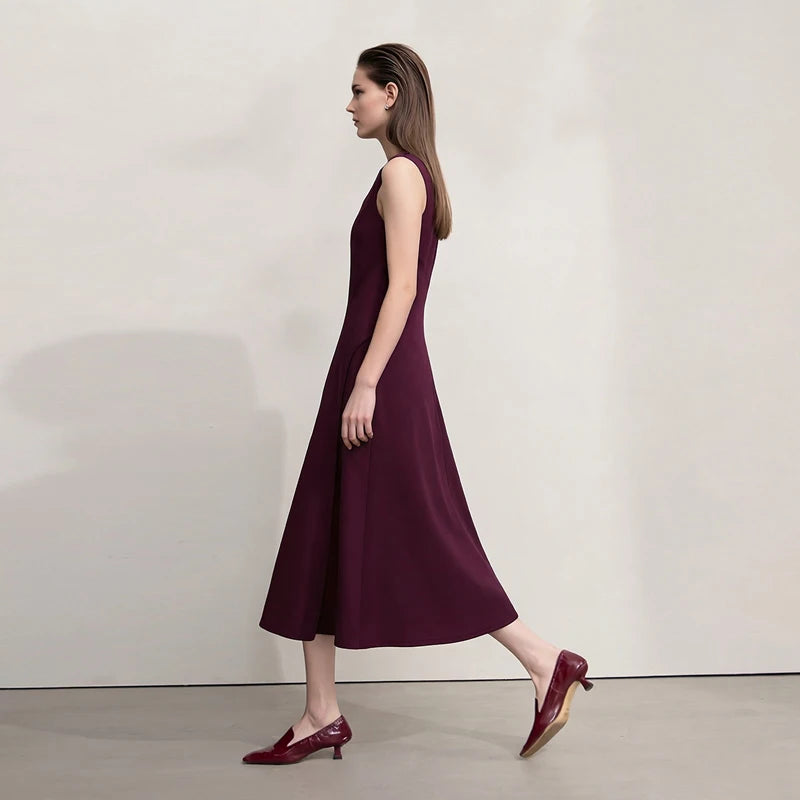 Tailliertes Damen Kleid Mit Schlitz Aus Elastischem Strick