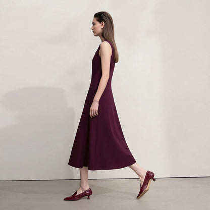 Tailliertes Damen Kleid Mit Schlitz Aus Elastischem Strick