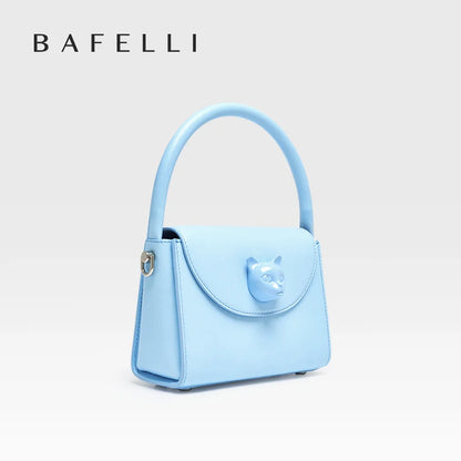 Hellblaue Ledertasche mit Katzenklappe, kurzem Griff und gepolstertem Korpus