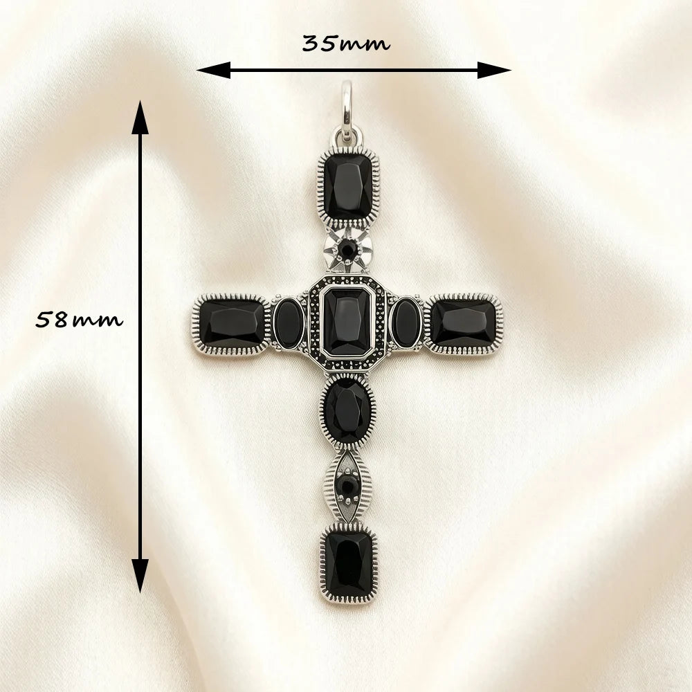 Kreuz-Anhänger mit schwarzen Steinen; Maßangaben 35 mm und 58 mm