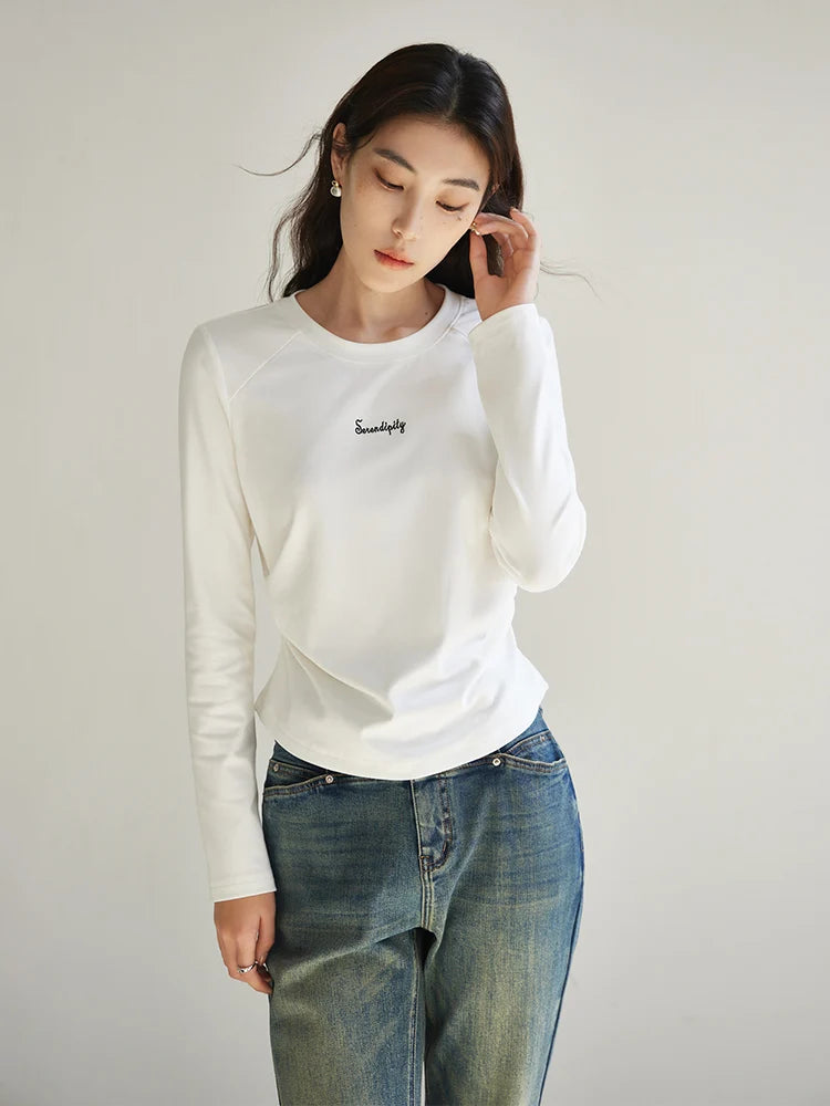 Zweiteiliges Damen-Set mit abnehmbarer Krawatte und Weste im Preppy-Stil – ideal für den Frühling in Marineblau und Khaki.