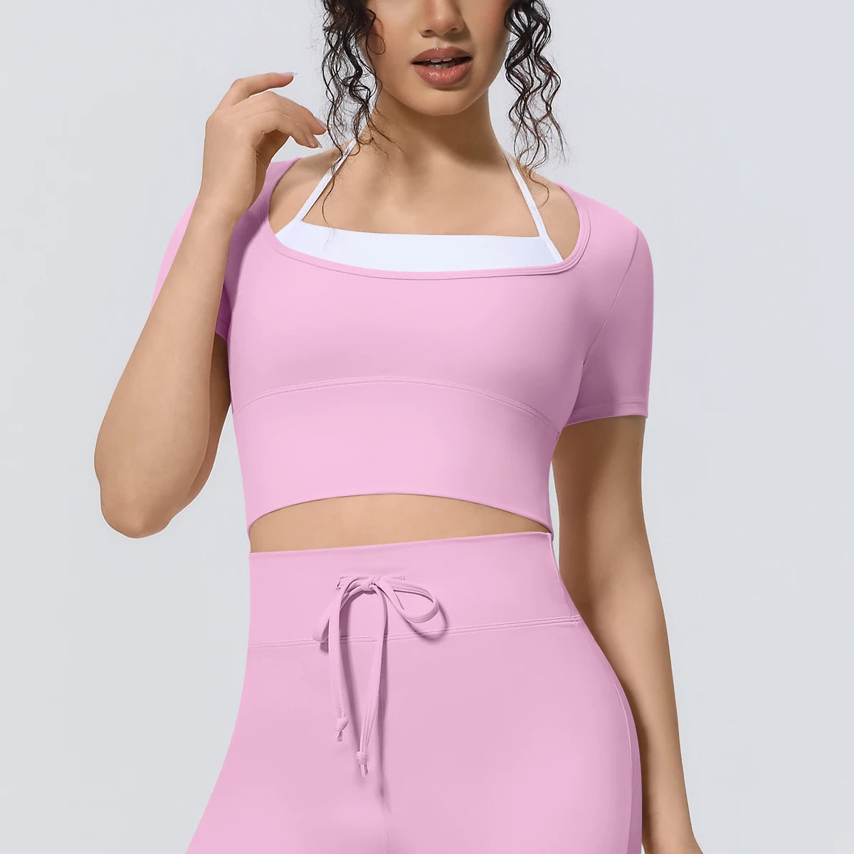 Damen Sport-T-Shirt, rosa mit U-Ausschnitt vorn und weißem Kontrastband am Hals