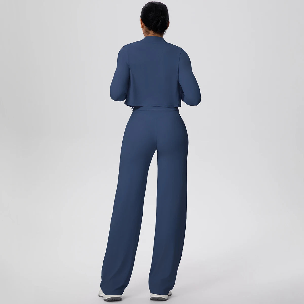 Sport-Set mit kurzem Langarm-Jäckchen und hoher Taille, weite Hose, navy